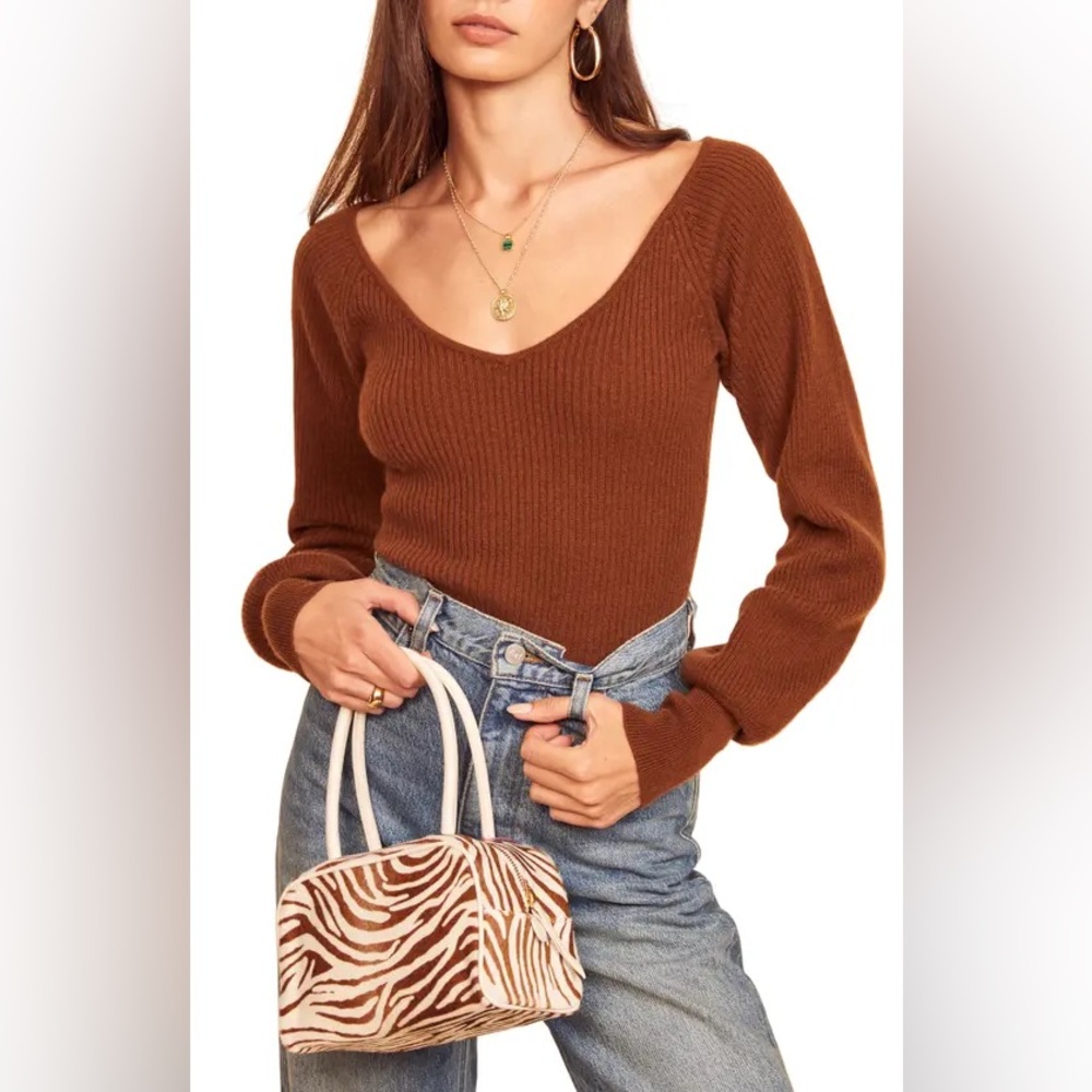Reformation Hart V-Neck Cashmere Sweater in Cinnamon